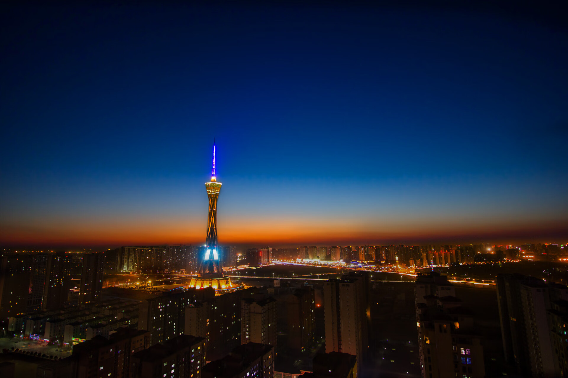 AIYOUXI.COM-谷爱凌在比赛中展示空中控板能力，谷爱凌cctv